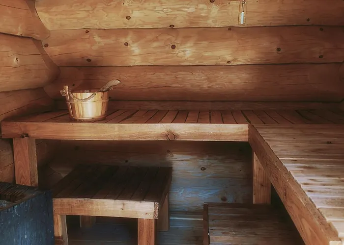 stylische Alpenlounge mit Pool, Blockhaus-Sauna und Jacuzzi für bis zu 12 Personen