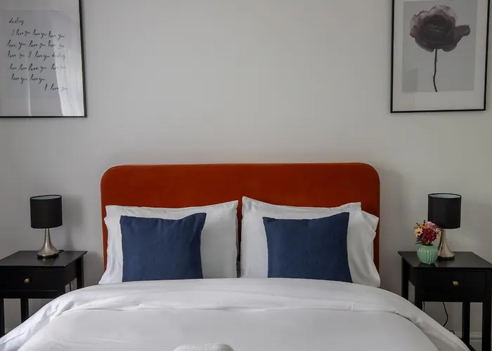 Modern Detached 4-Bedroom 2-Bath Home, Guildford