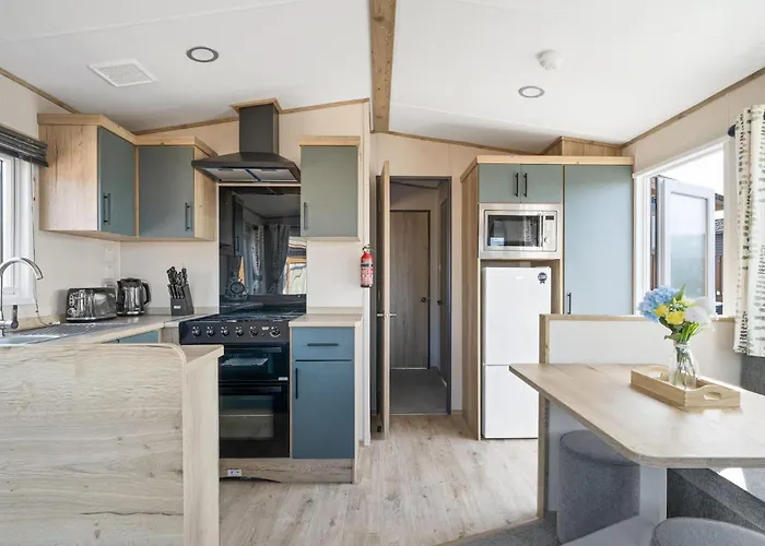 The Meadow Retreat - 2 Bed With Decking