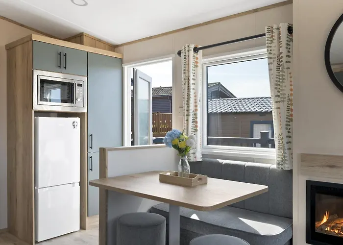 The Meadow Retreat - 2 Bed With Decking