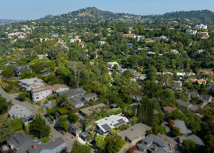 Refreshed Mid-Century Retreat Private Heated Pool, Spa, Steam & City Views