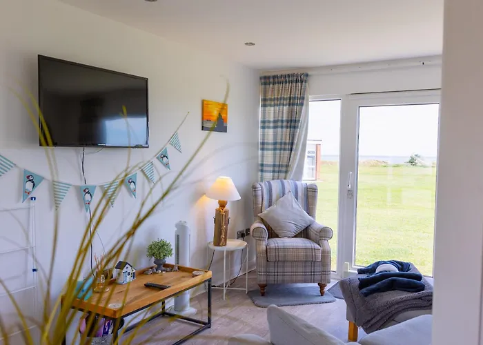 Sea View Holiday Chalet, Access To Sandy Beach - Pets Go Free