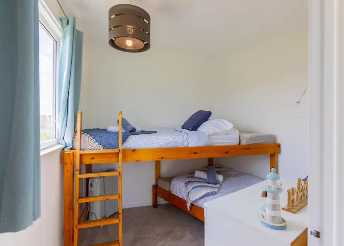 Sea View Holiday Chalet, Access To Sandy Beach - Pets Go Free