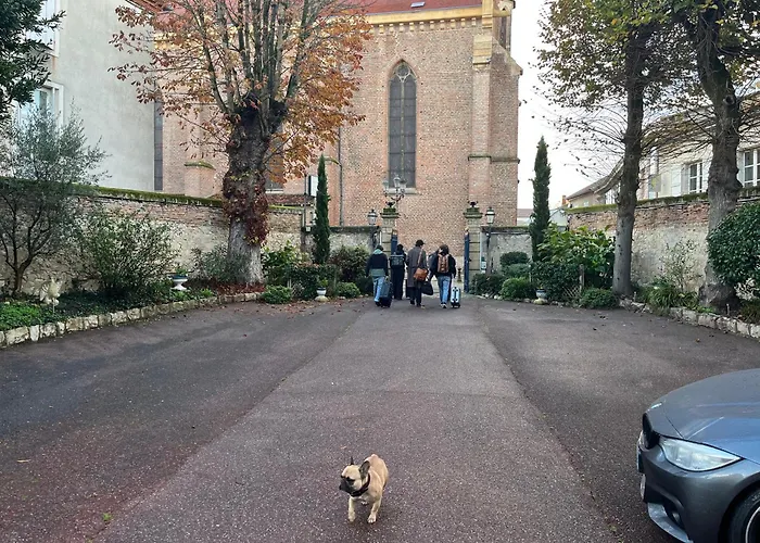  Château Des Jacobins