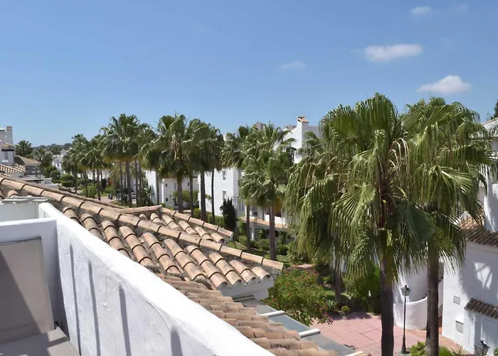 Hotel cerca del colegio: Apartamentos y casas SERINAMAR- Banús, Marbella