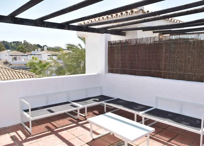Y Casas SERINAMAR- Banús