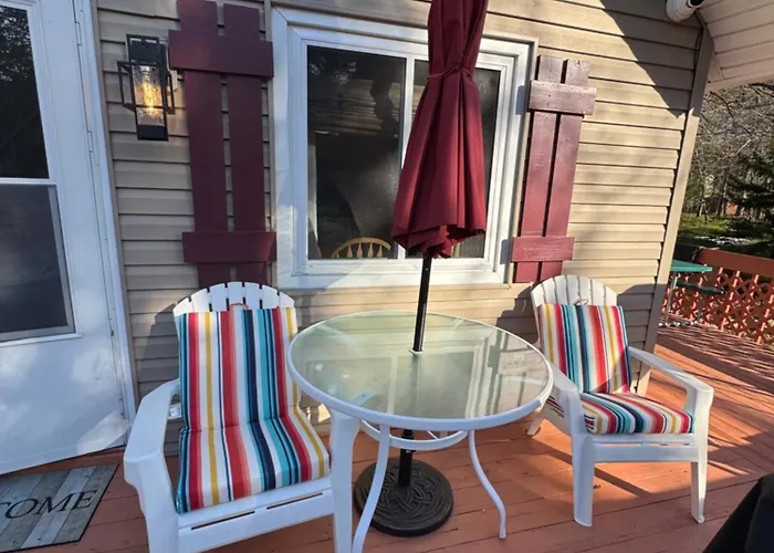 Cozy Chalet - Renovated - Firepit - Fireplace - Pet Friendly - Near Mount Airy Casino - Walmart - Camelback Mountains - Outlets - Zoo