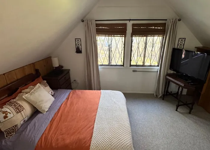 Cozy Chalet - Renovated - Firepit - Fireplace - Pet Friendly - Near Mount Airy Casino - Walmart - Camelback Mountains - Outlets - Zoo