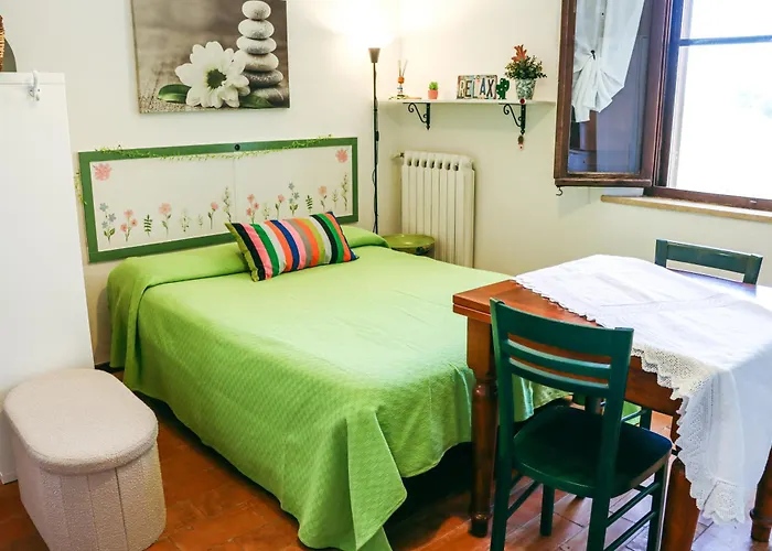 IL CASALE DEI GIRASOLI Country House In