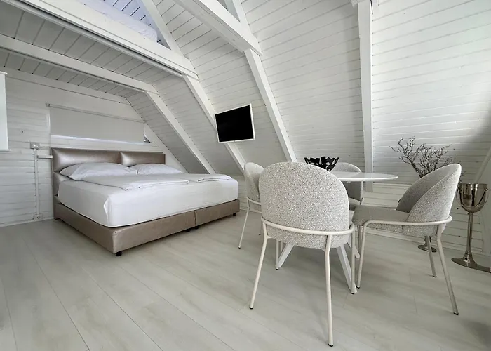 Seehuette Neusiedlersee "Strandhaus" Inklusive Elektroboot