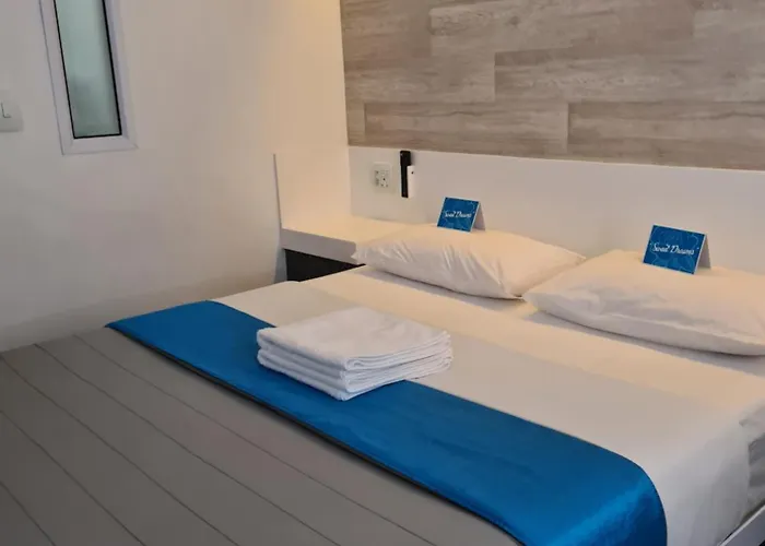 Check Inn Hotel