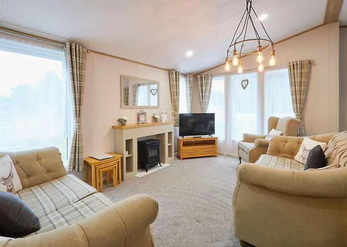 The White Rose Lodge With Hot Tub