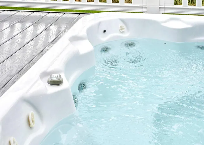 Hawthorne Villa With Hot Tub