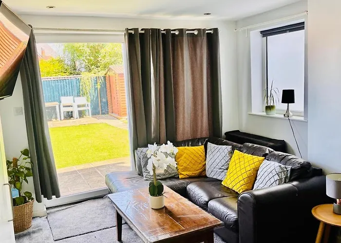 Spacious 2 Bedrooms, Free Parking, Free Wifi - Serene Homes