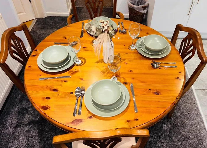Spacious 2 Bedrooms, Free Parking, Free Wifi - Serene Homes
