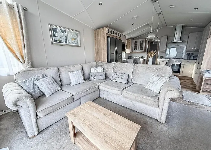 Beautiful Lodge With Full Sea Views At Broadland Sands In Suffolk Ref 20235Bs