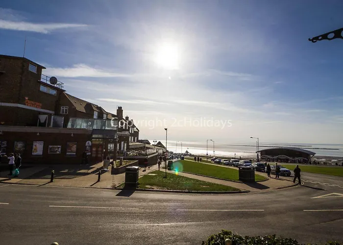 Beautiful 4 Berth Lodge With Decking At Manor Park In Hunstanton Ref 23038C
