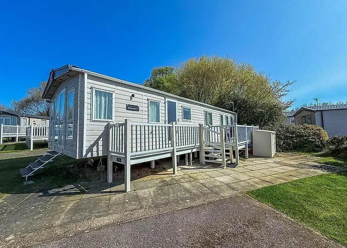 Beautiful Lodge At Manor Park In Hunstanton Ref 23018K