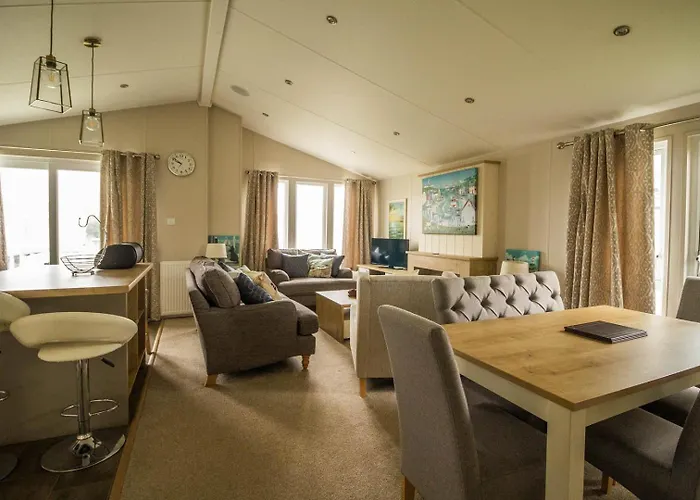Luxury Lodge With Decking In Hunstanton At Manor Park Ref 23144K