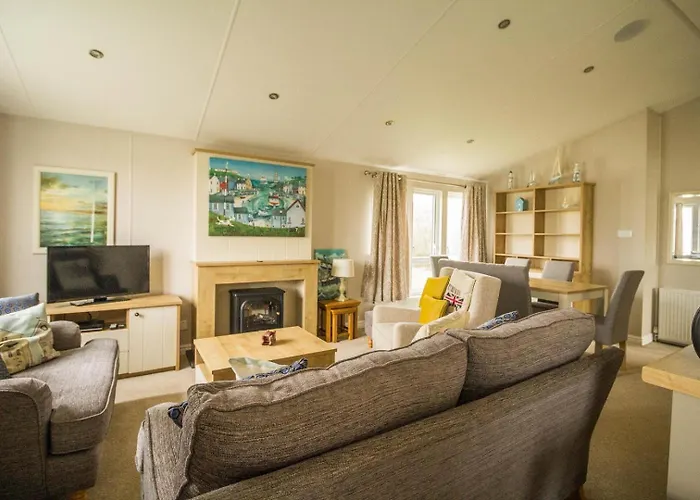 Luxury Lodge With Decking In Hunstanton At Manor Park Ref 23144K