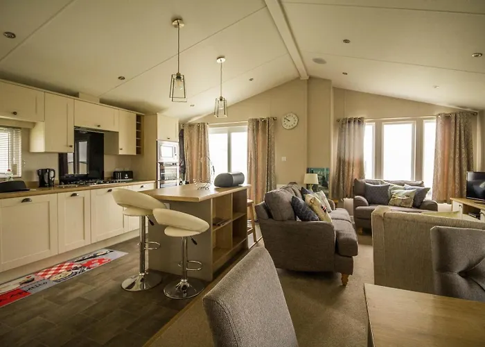 Luxury Lodge With Decking In Hunstanton At Manor Park Ref 23144K