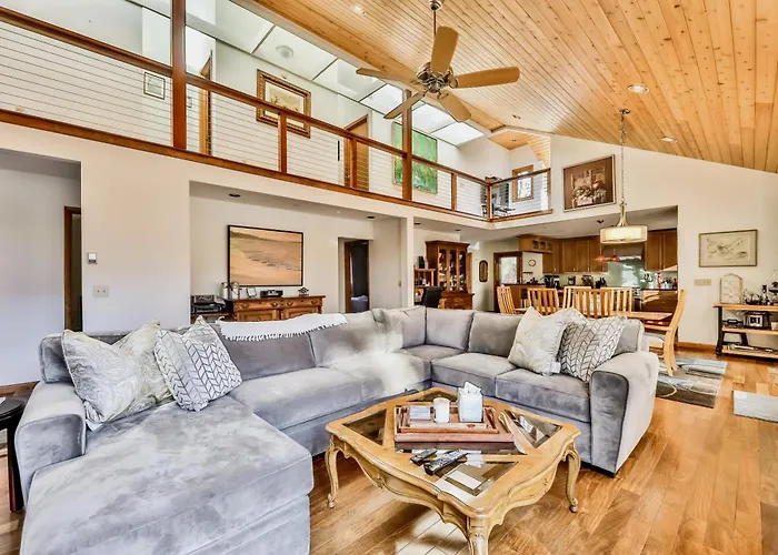 Mountain House W/ Stunning Views & Gourmet Kitchen