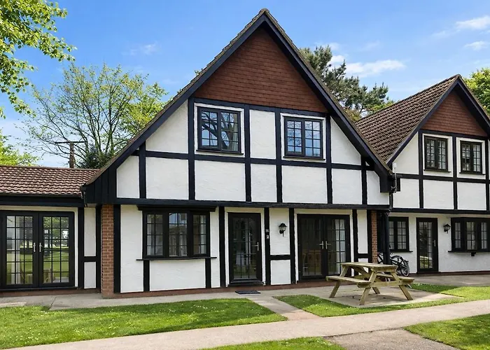 33 Tudor Court