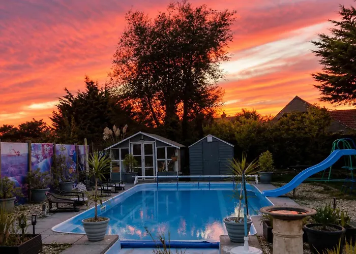 Sherpai Lodge With Heated Outdoor Pool
