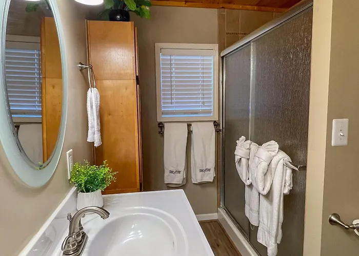 Luxurious Pigeon Forge Cabin, W/ Hottub, Easydrive, Arcade Game, Panoramic Views