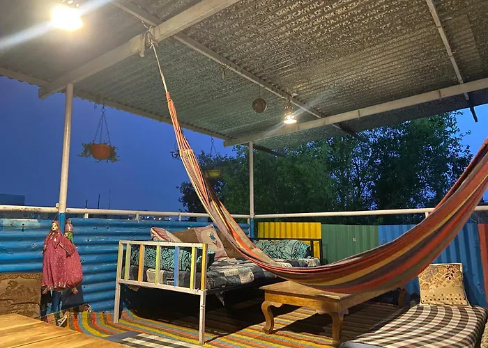 Bob Hostel