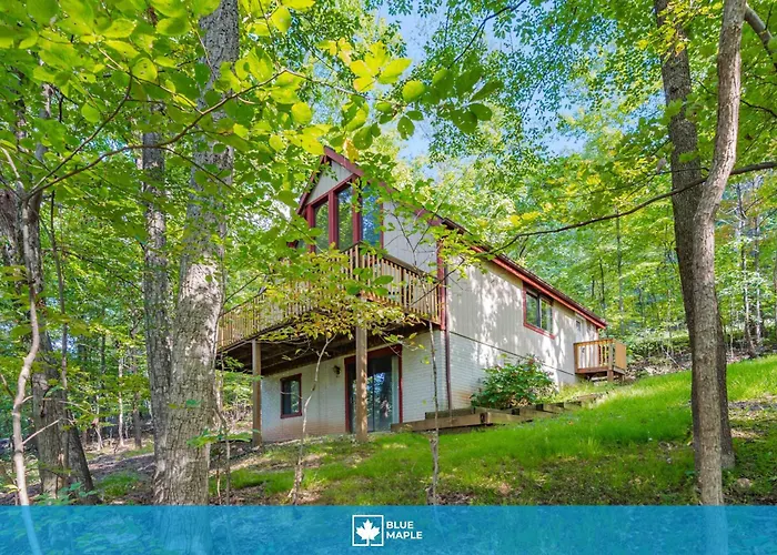 Forest 2Br Chalet W Hot Tub & Backyard