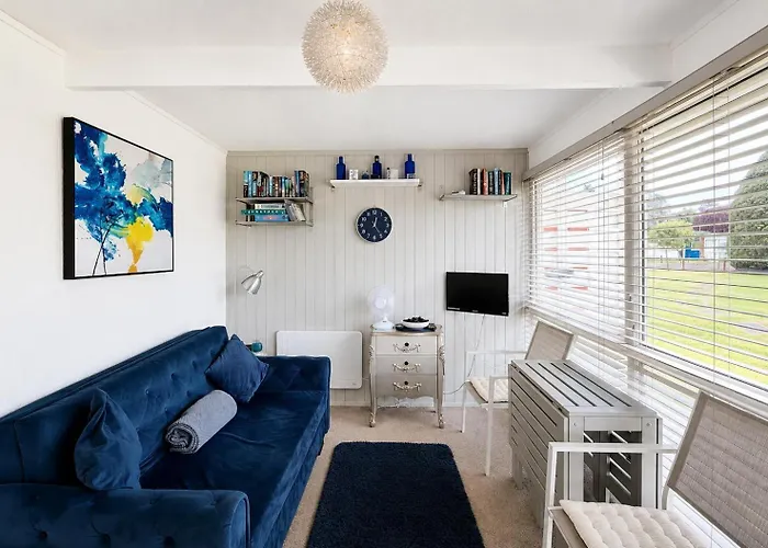 Lovely 4 Berth Chalet In The Coastal Village Of Heacham, Ref 92018Cs