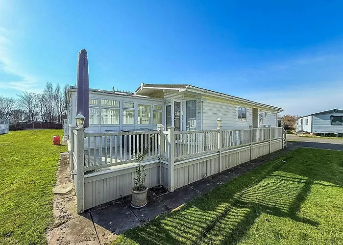 Gorgeous Lodge With Decking At Southview Holiday Park In Skegness Ref 33093V