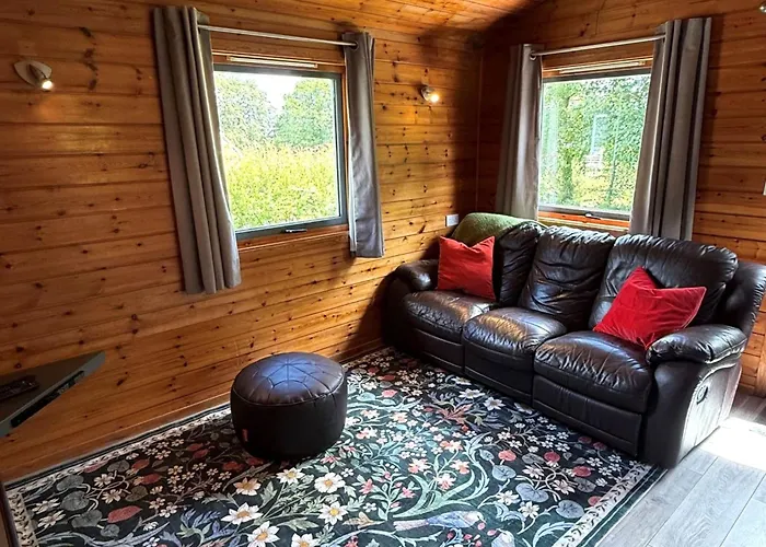 Chalet Lodge 5 - Hot Tub Lodge By Interhome