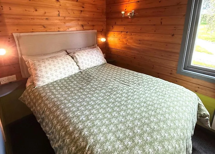 Chalet Lodge 5 - Hot Tub Lodge By Interhome