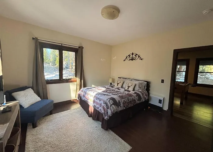 Mountain Modern 4 Bedroom Cabin On Hiking Trails