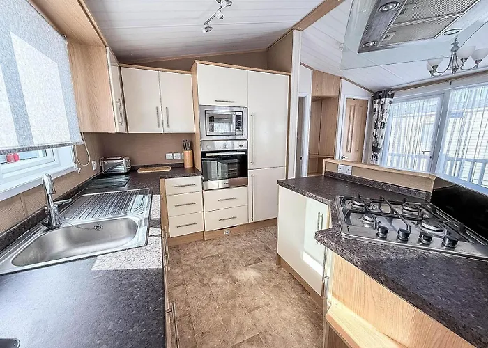 Beautiful Lodge At Manor Park Nearby Hunstanton Beach Ref 23021C