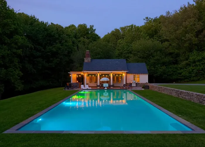 The Stone Cottage W- Fireplace -Hot Tub