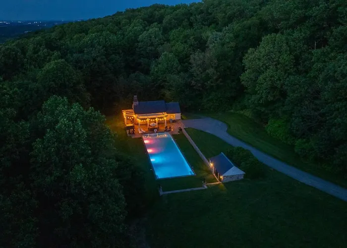 The Stone Cottage W- Fireplace -Hot Tub