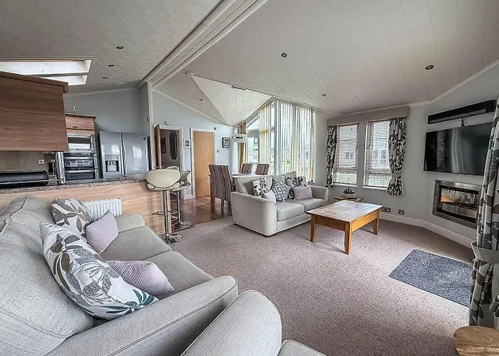 Beautiful Lodge At Manor Park In Norfolk Ref 23006Bu