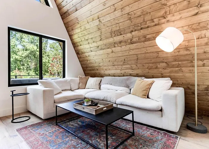 Fantastic A-Frame With Spa And Furnished Deck In Louisiana