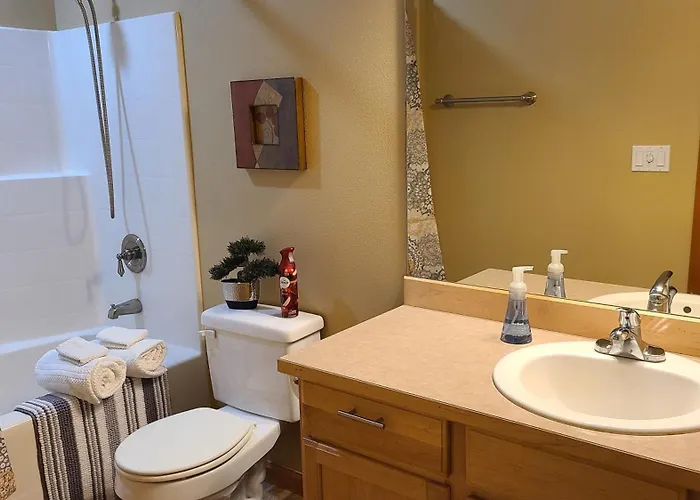 Mt Rainier Way Bedroom With Private Full Bath