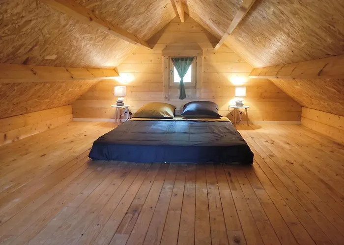 Chalet Charmant Pres D'Orange Avec Piscine Partagee