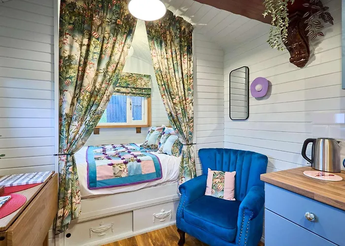 Host & Stay - Swallows Nest