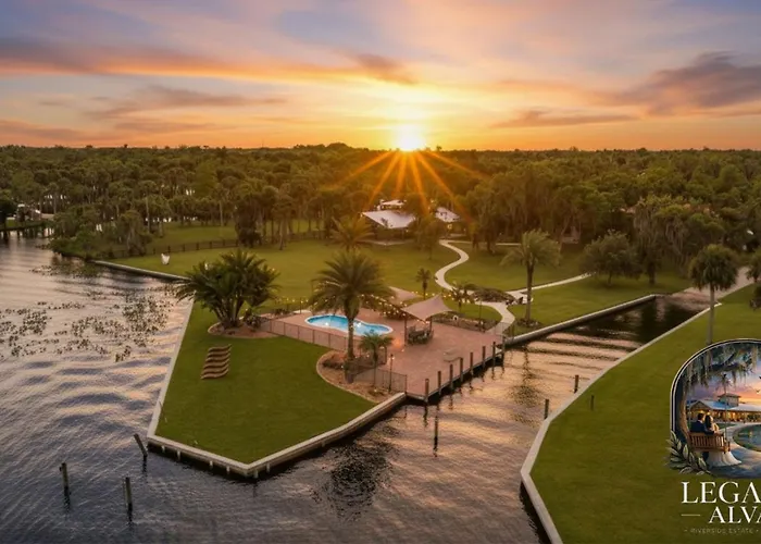 Waterfront Farm Estate Pool, Theater, Kayaks