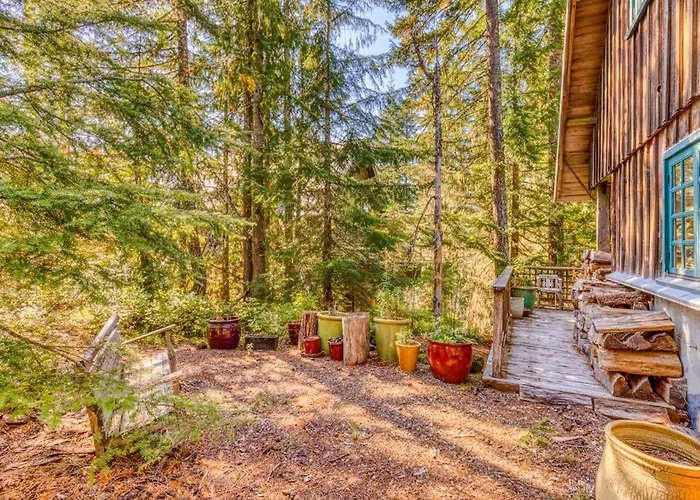 Gorgeous Custom-Built Chalet With Fireplace & Home Office - Walk To Ski & Hiking