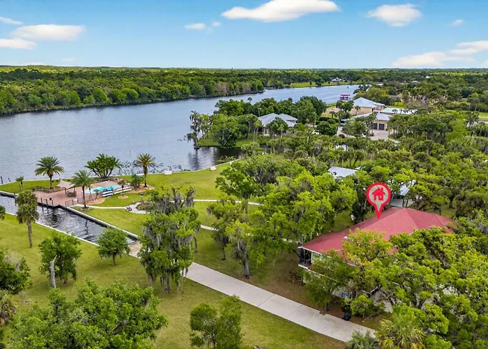 Waterfront Farm Estate Pool, Theater, Kayaks