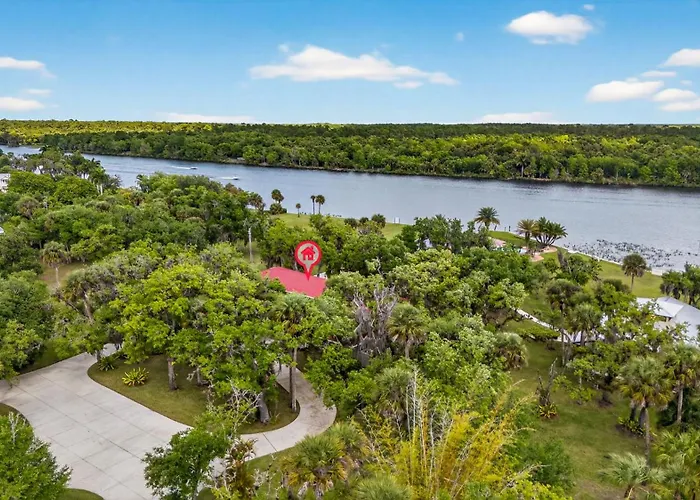 Waterfront Farm Estate Pool, Theater, Kayaks