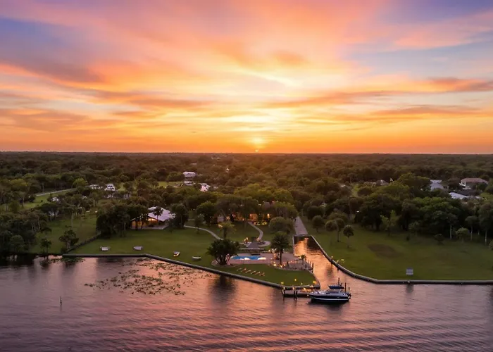 Waterfront Farm Estate Pool, Theater, Kayaks