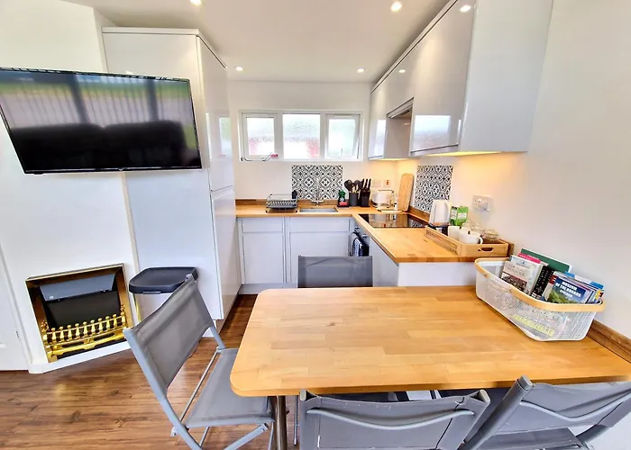 67 Broadside Holiday Chalet Near Broads & Beaches